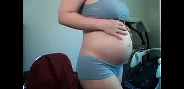  pregnant wife has lovely tits - PregnantHorny.com